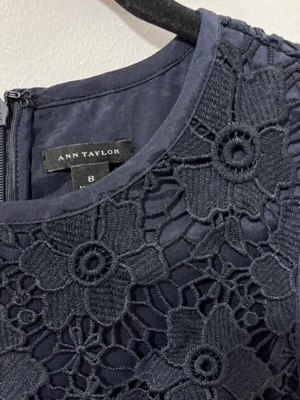 Ann Taylor Navy Floral Lace Semi Formal Knee Length Sleeveless Dress [size 8] - Picture 4 of 10